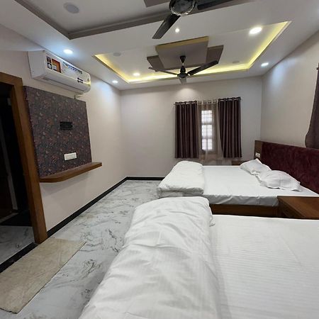 Shree Trilokeshwar Guest House ウッジャイン エクステリア 写真