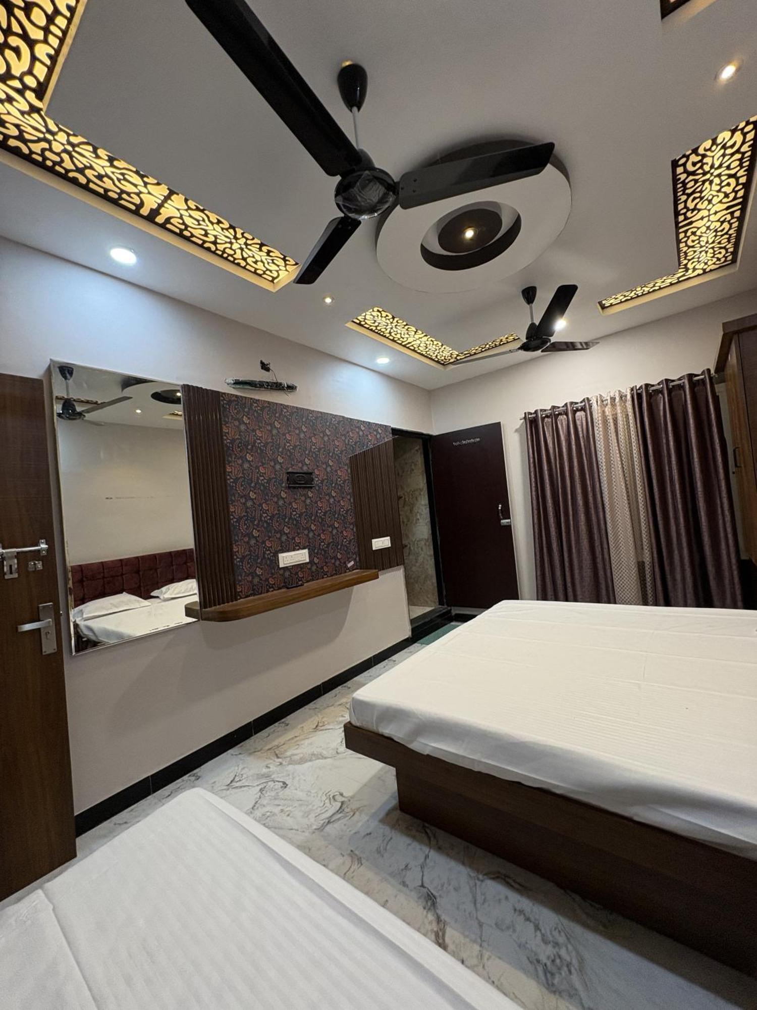Shree Trilokeshwar Guest House ウッジャイン エクステリア 写真