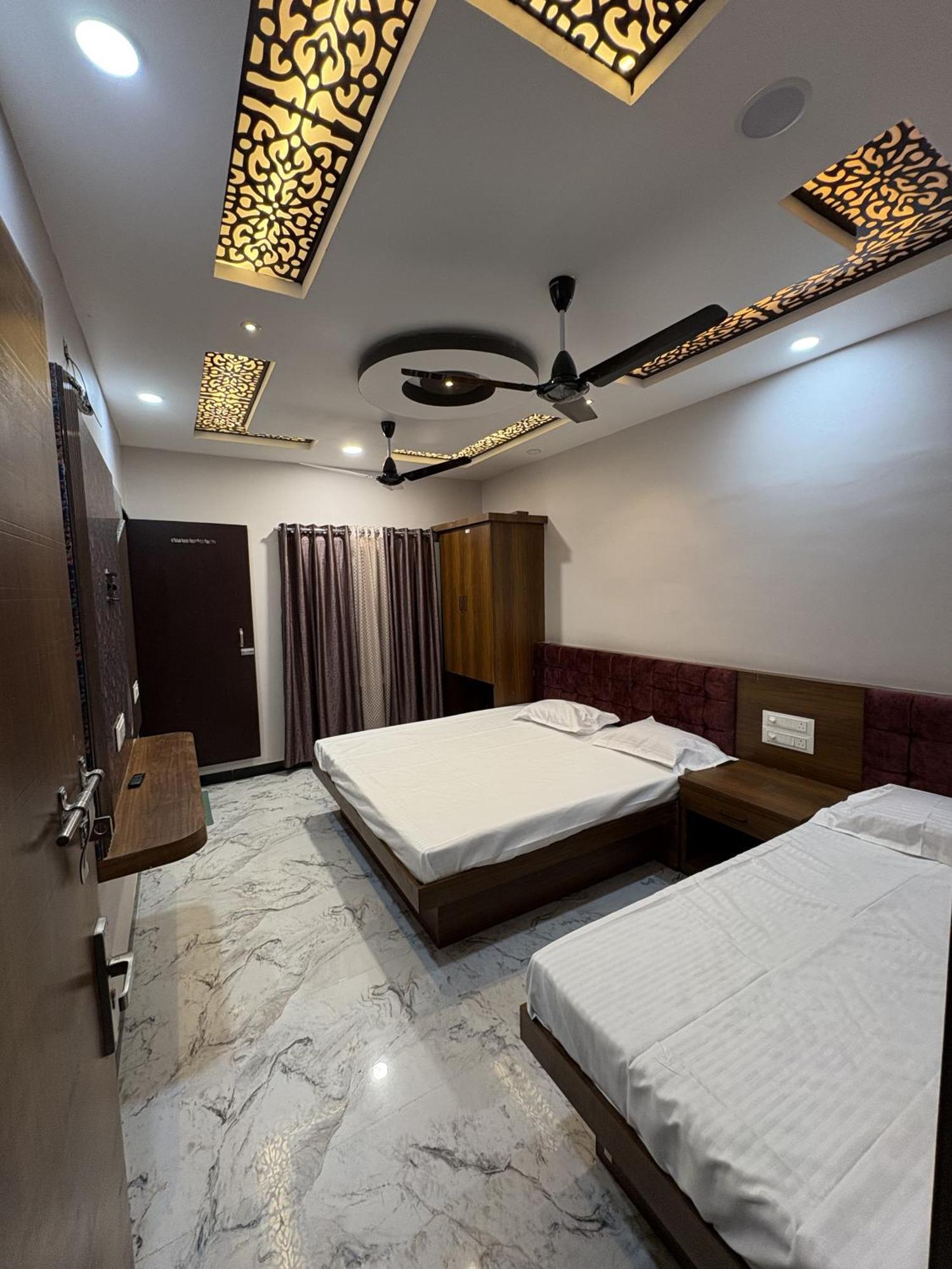 Shree Trilokeshwar Guest House ウッジャイン エクステリア 写真
