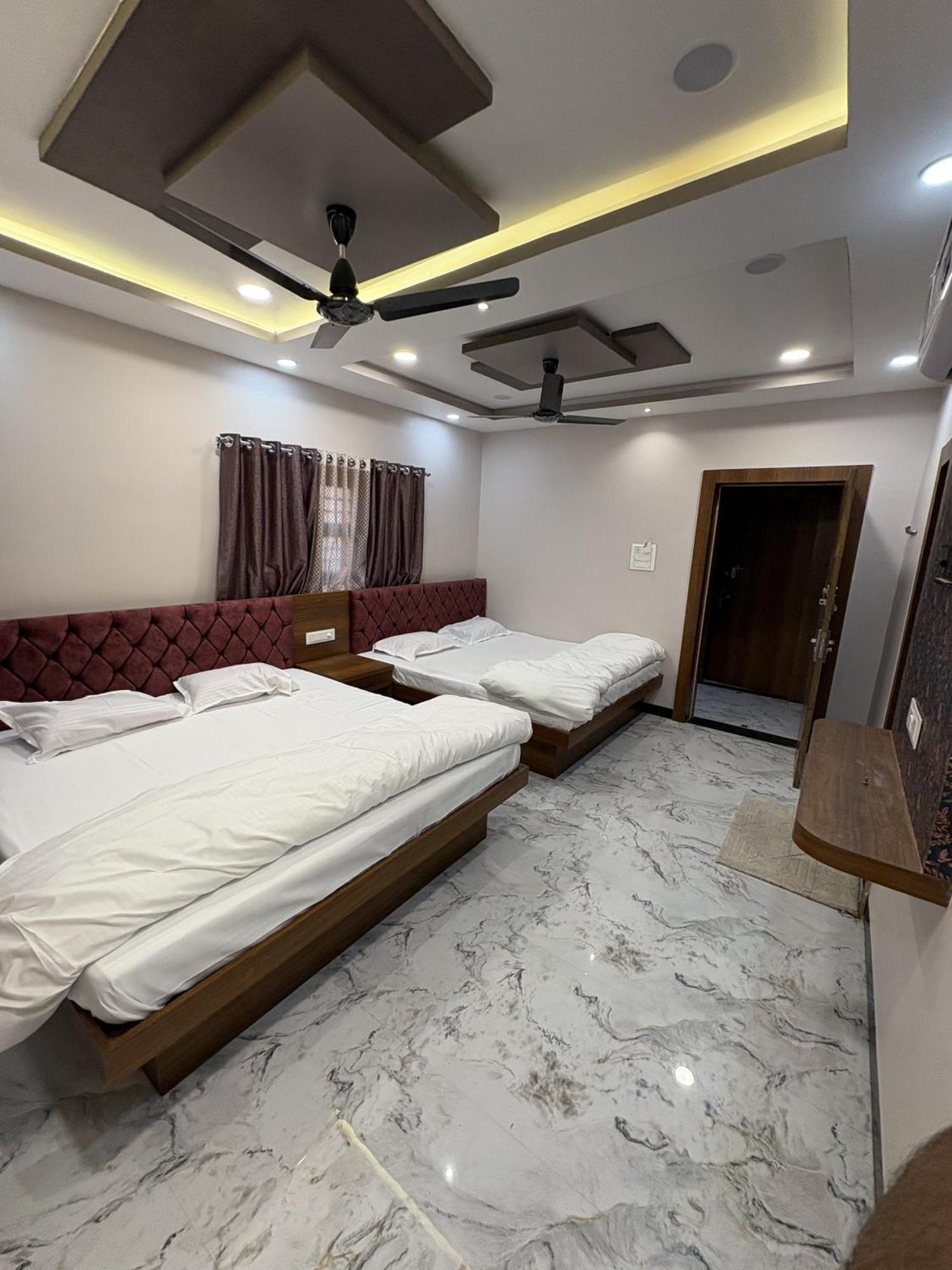 Shree Trilokeshwar Guest House ウッジャイン エクステリア 写真